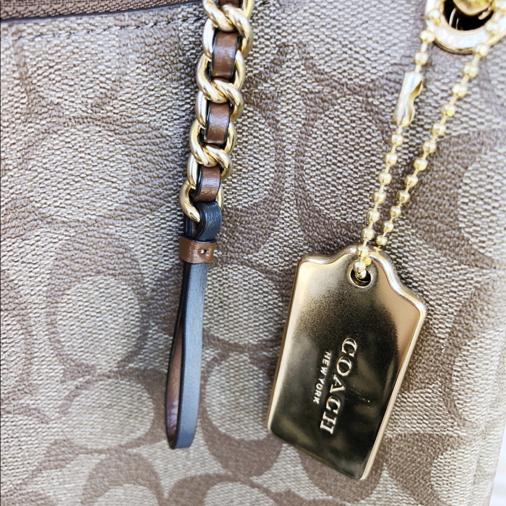 Gaby’sBags👜💕- Coach Large Tote Crossbody signatu - Picture 6 of 7